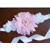 Accessory with flowers in pink and white