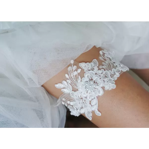 White lace garter with pearls