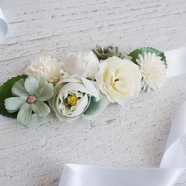 Flower Sash in white and green