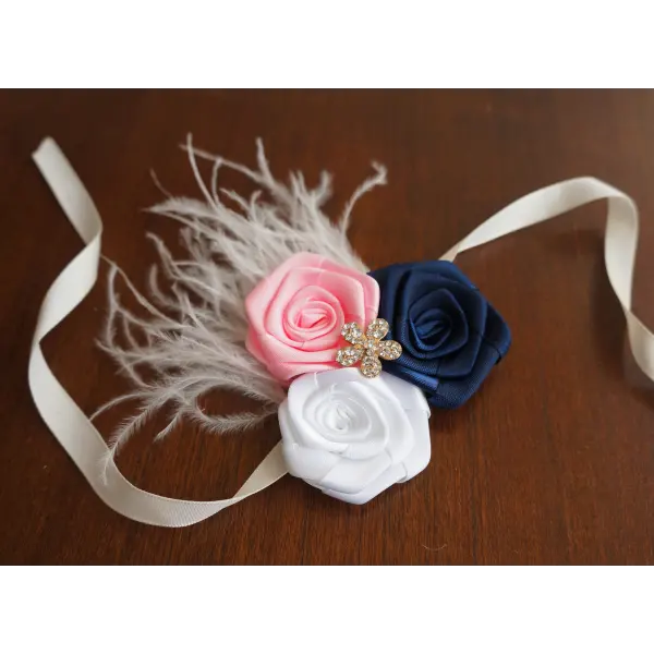 Bracelet with satin flowers and feathers