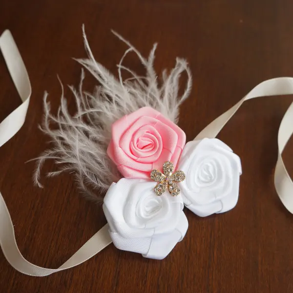 Bracelet with satin flowers and feathers