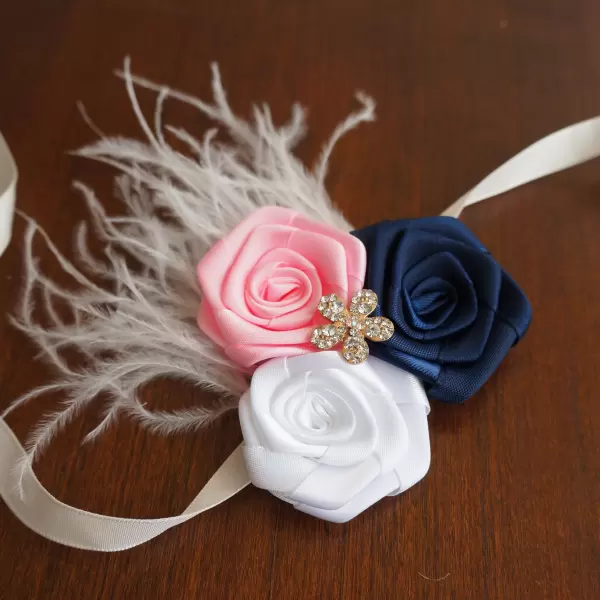 Bracelet with satin flowers