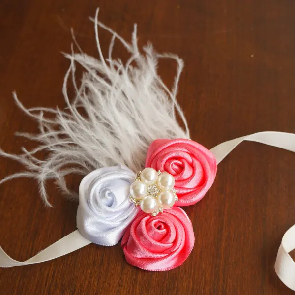 Bracelet with satin flowers, pearl center and feathers